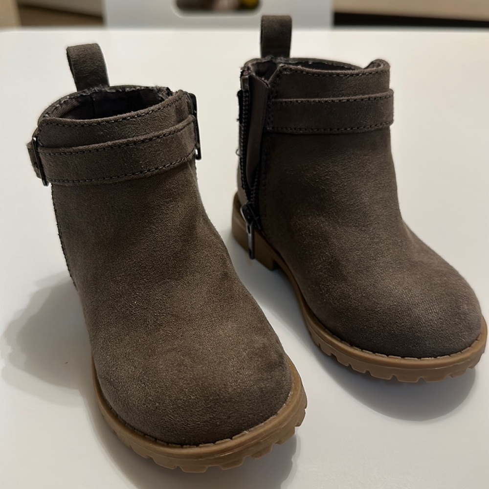Old navy suede boots, size 6  gray color